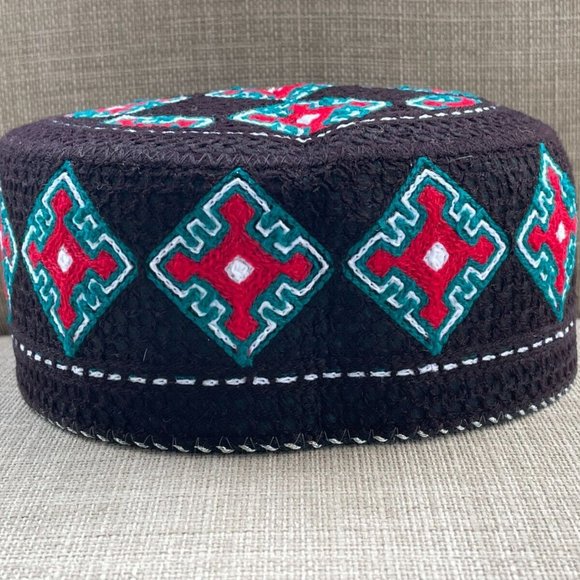 Men Hat Sindhi Round Cap Hat Front Cut Traditional Cultrual Embroidery Hat - Picture 5 of 10